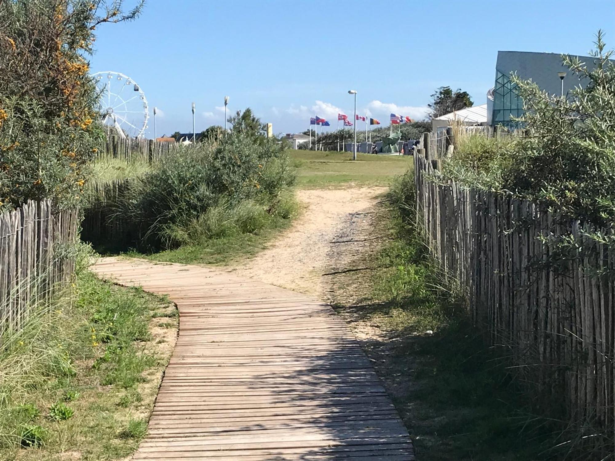 Bleu Sale - F2 Courseulles Avec Balcon公寓 外观 照片